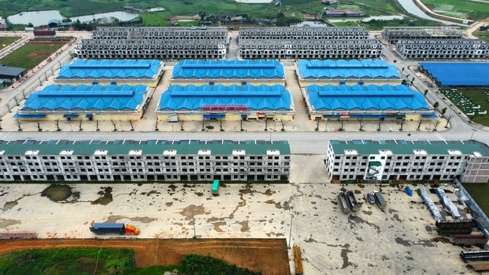 BĐS Vĩnh Phúc sau thời biến động: Có dự án BĐS rớt giá hơn 30% 1 Dự án khu chợ đầu mối nông sản thực phẩm, hệ thống kho vận và khu đô thị thương mại Vĩnh Tường của Tập đoàn Phúc Sơn từng tạo cơn sốt đất ở Vĩnh Phúc. Ảnh: Xuân Thạch